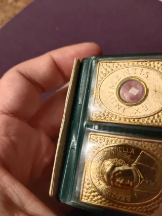 Relicario ex indumentis B. Luigi Guanella