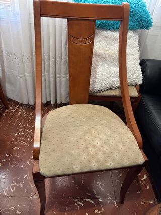 Juego de 4 sillas de madera