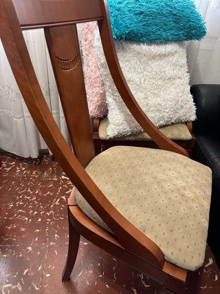 Juego de 4 sillas de madera