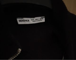 Chaqueta negra con cremallera