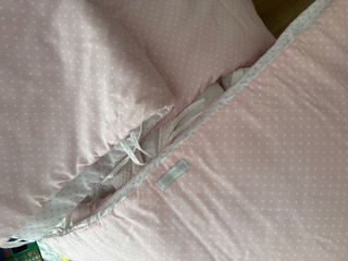 Colcha y protector cuna rosa lunares como nuevo 