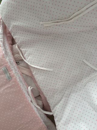 Colcha y protector cuna rosa lunares como nuevo 