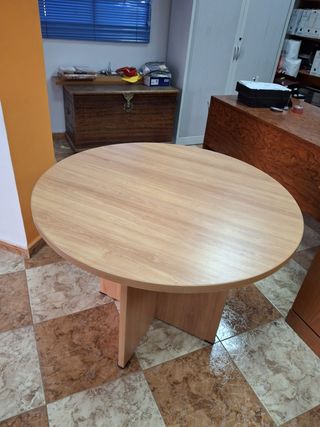 Mesa redonda de madera