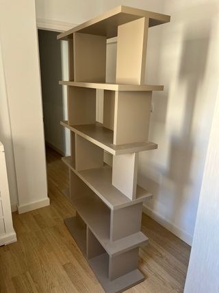 Estantería moderna gris de madera