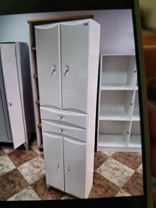 Mueble de baño blanco de madera