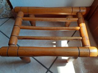 Sgabellino poggiapiedi in legno stile rustico