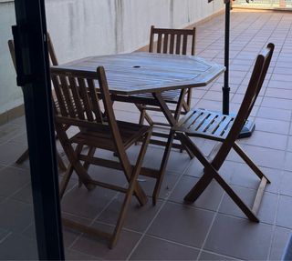 Mesa de exterior de madera con 4 sillas