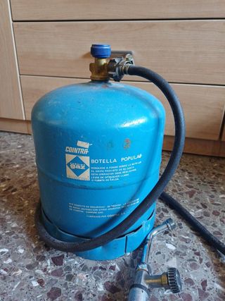Bombona y quemador para tela asfáltica