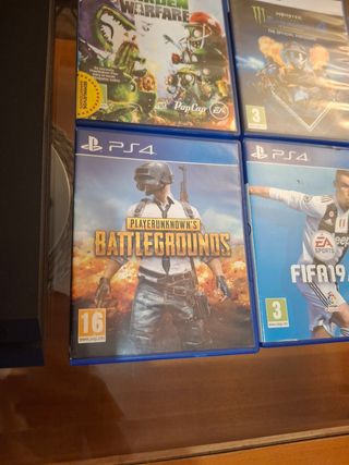 PS4 (Playstation 4) + 4 Juegos y dos mandos 
