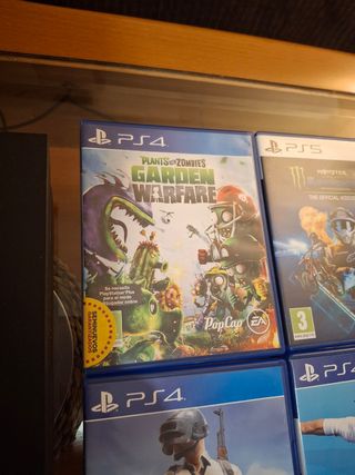 PS4 (Playstation 4) + 4 Juegos y dos mandos 
