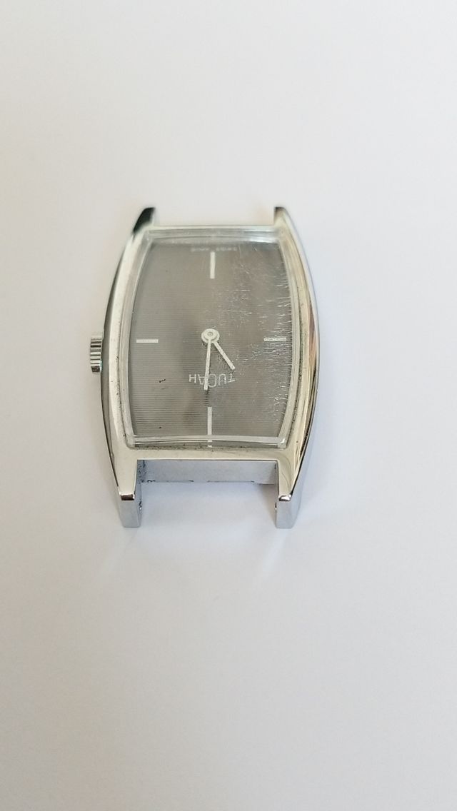 Reloj de cuerda Tucah funcionando.