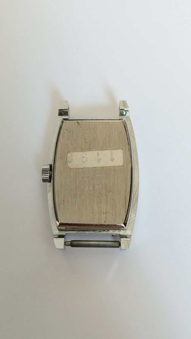 Reloj de cuerda Tucah funcionando.