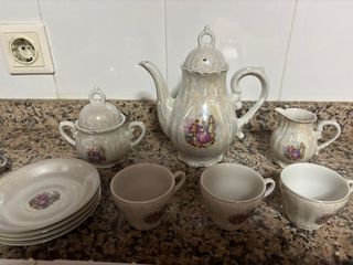 Juego de té de porcelana con diseño