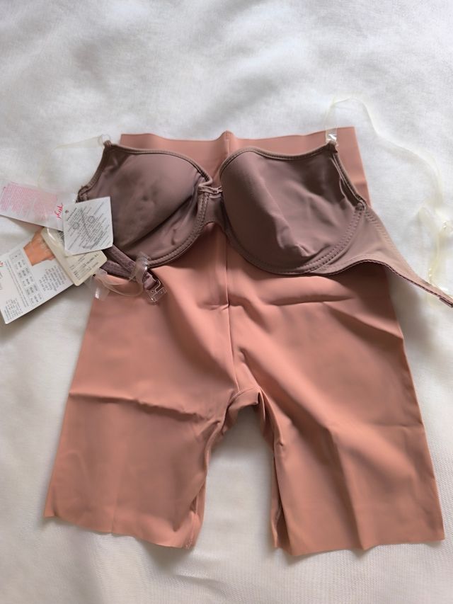 Conjunto sujetador y culote beige/rosa