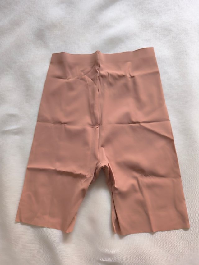 Conjunto sujetador y culote beige/rosa