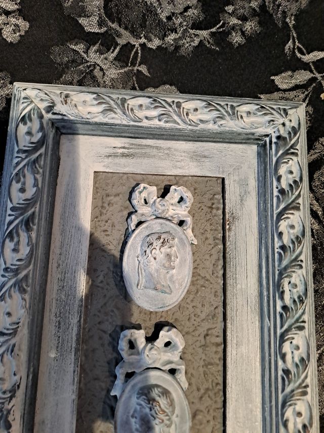 Cuadro decorativo con camafeos