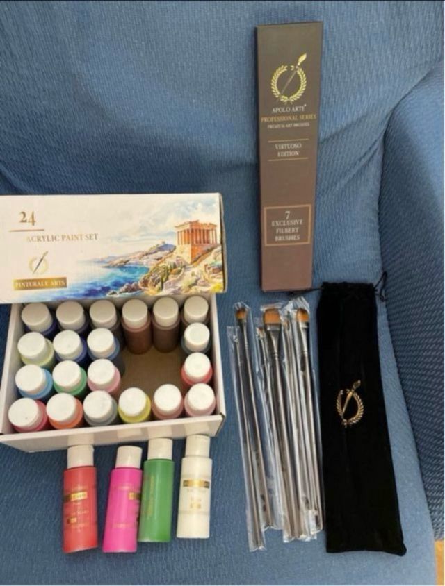 Set de Pintura Acrílica y Pinceles sin estrenar.