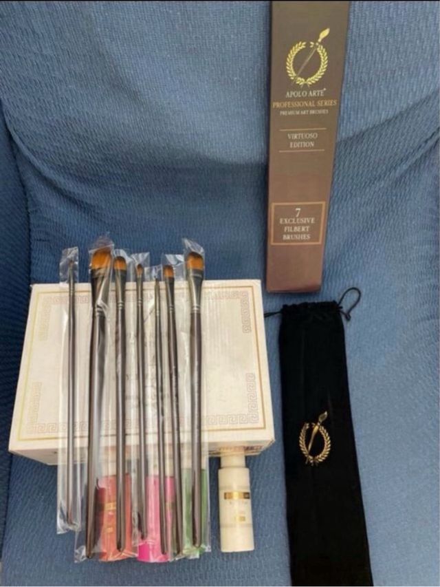 Set de Pintura Acrílica y Pinceles sin estrenar.