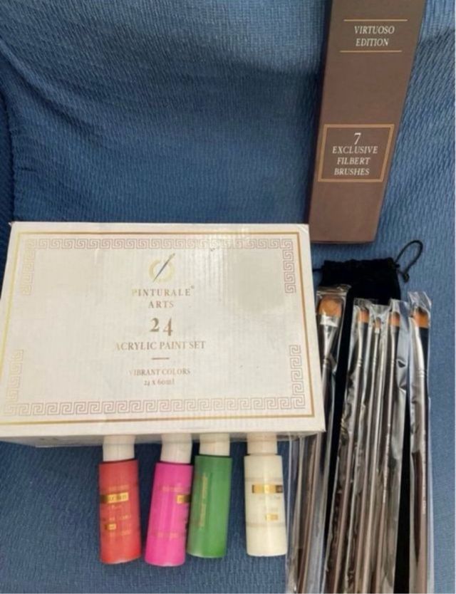 Set de Pintura Acrílica y Pinceles sin estrenar.