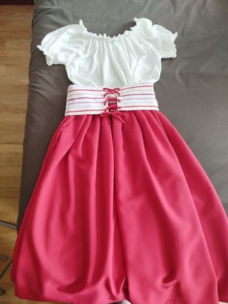 Traje medieval niña talla 7-9 años .