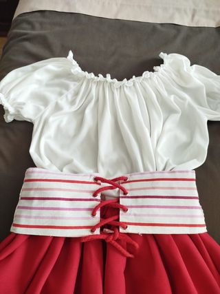 Traje medieval niña talla 7-9 años .