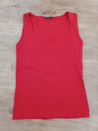 Camiseta básica Zara roja talla M