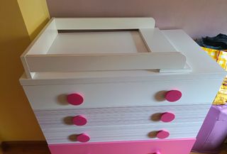 Cómoda Ros infantil rosa y blanca