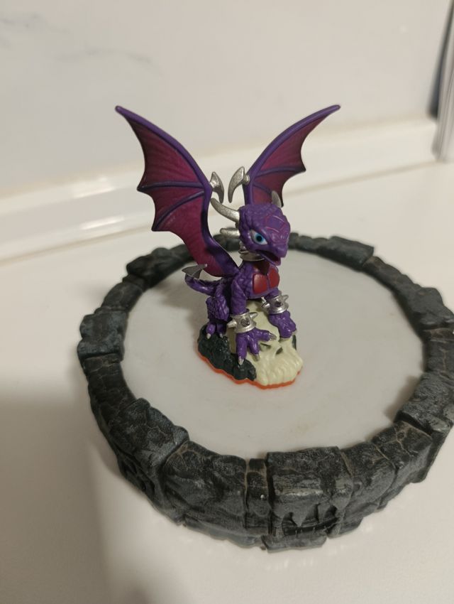 Figura Skylanders Giants Dragón Morado