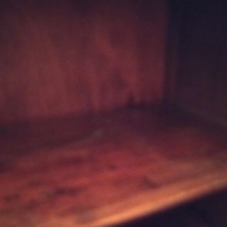 Aparador antiguo de madera y mármol