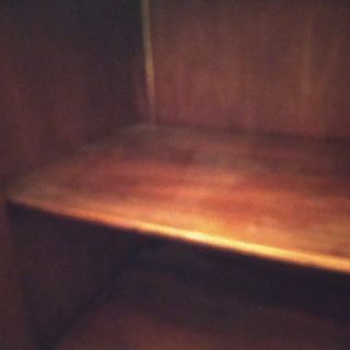 Aparador antiguo de madera y mármol