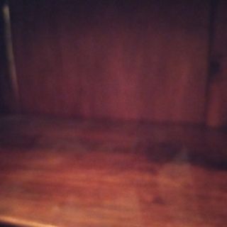 Aparador antiguo de madera y mármol