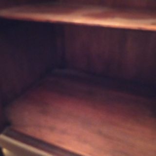 Aparador antiguo de madera y mármol