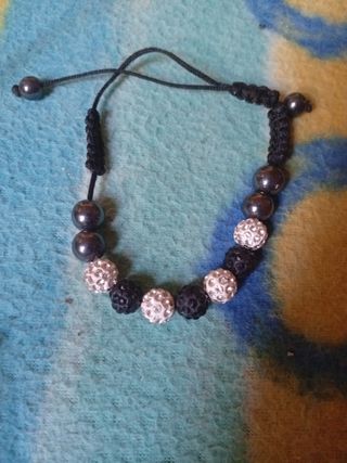 Pulsera ajustable con cuentas