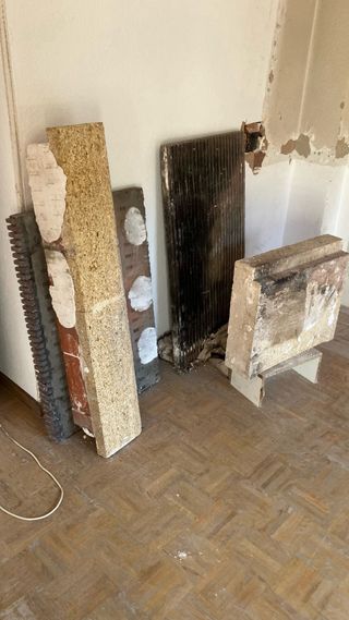 Chimenea de piedra y madera