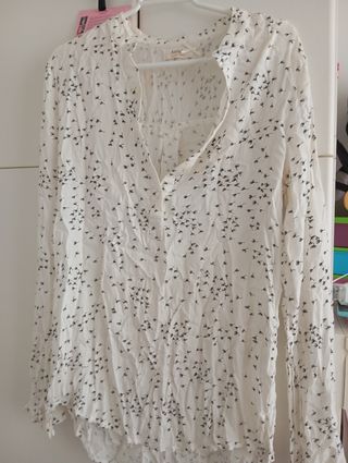 Lote Ropa Mujer: 2 Blusas y Falda