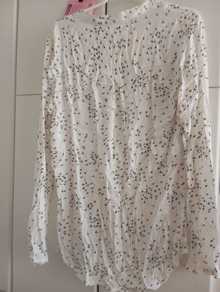 Lote Ropa Mujer: 2 Blusas y Falda
