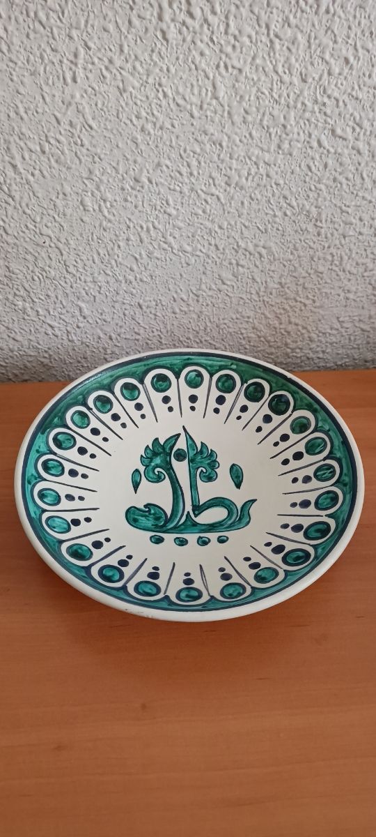 Plato de colgar artesanal firmado