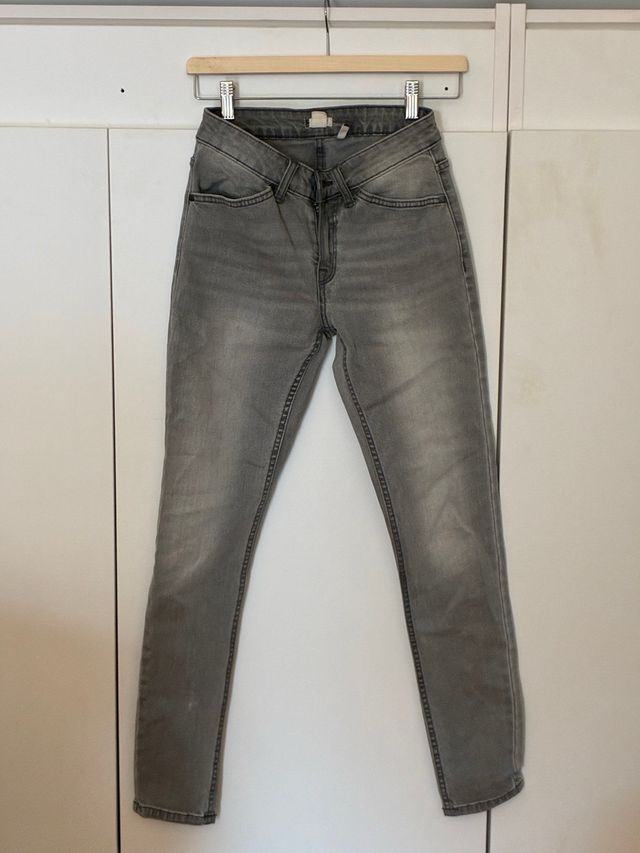 Pantalones vaqueros grises