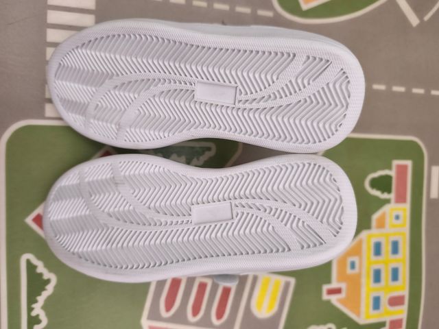 Zapatillas deportivas blancas para bebé