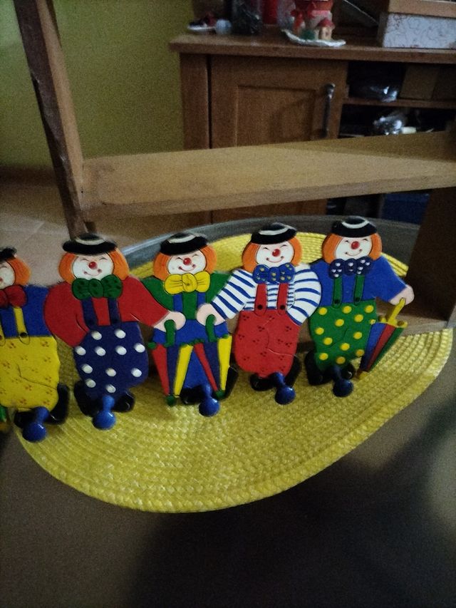 Percha payasos hierro esmaltado