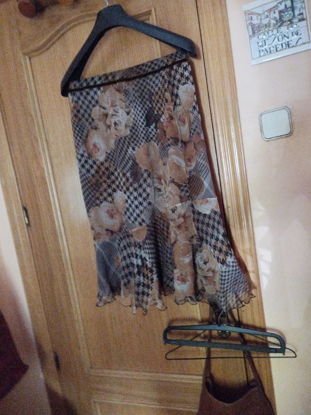 Falda estampada floral y cuadros