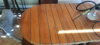 Mesa de tronco con 4 sillas y banco