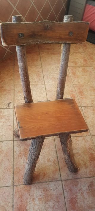 Mesa de tronco con 4 sillas y banco
