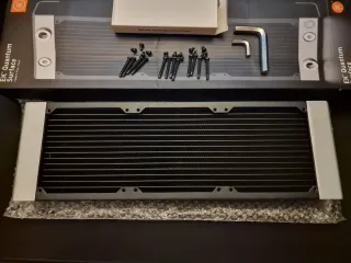 EKWB EK-Quantum Surface P360M X-Flow Radiador