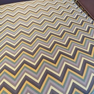 Conjunto de 5 sillas de diseño recién tapizadas