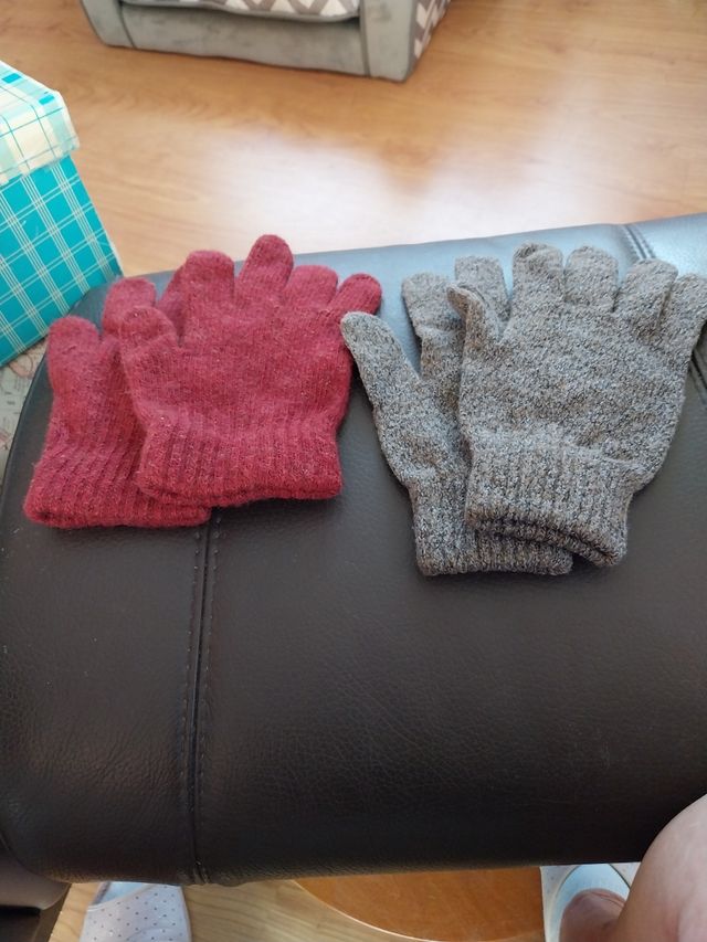 Guantes de lana granate y marrón grisáceo