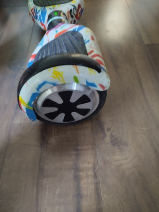 Hoverboard con diseño colorido