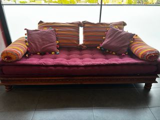 Sofá Balinés Multicolor con Cojines