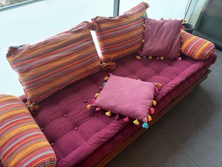 Sofá Balinés Multicolor con Cojines