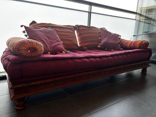 Sofá Balinés Multicolor con Cojines